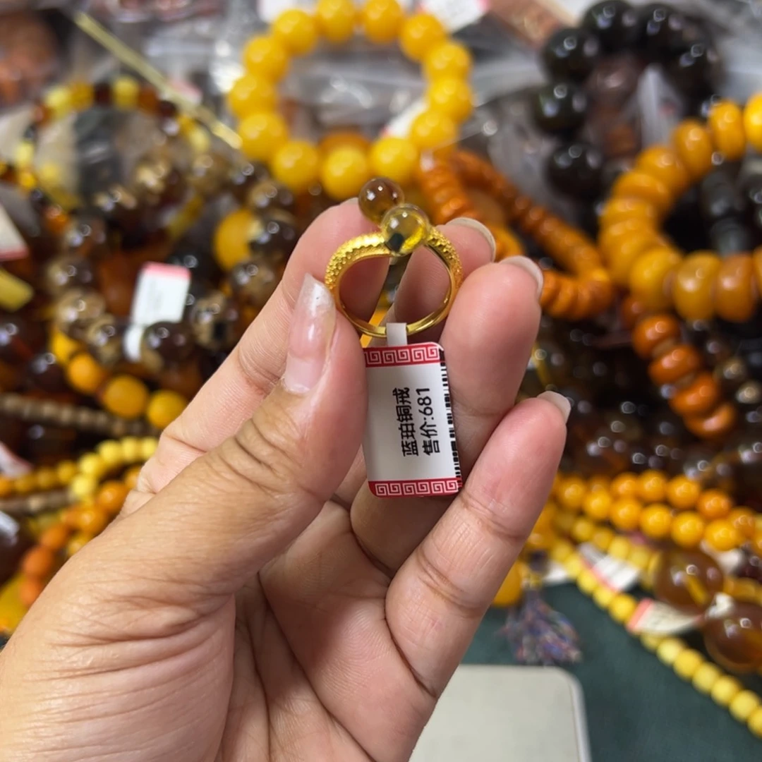 未镶嵌琥珀珠宝奇石443