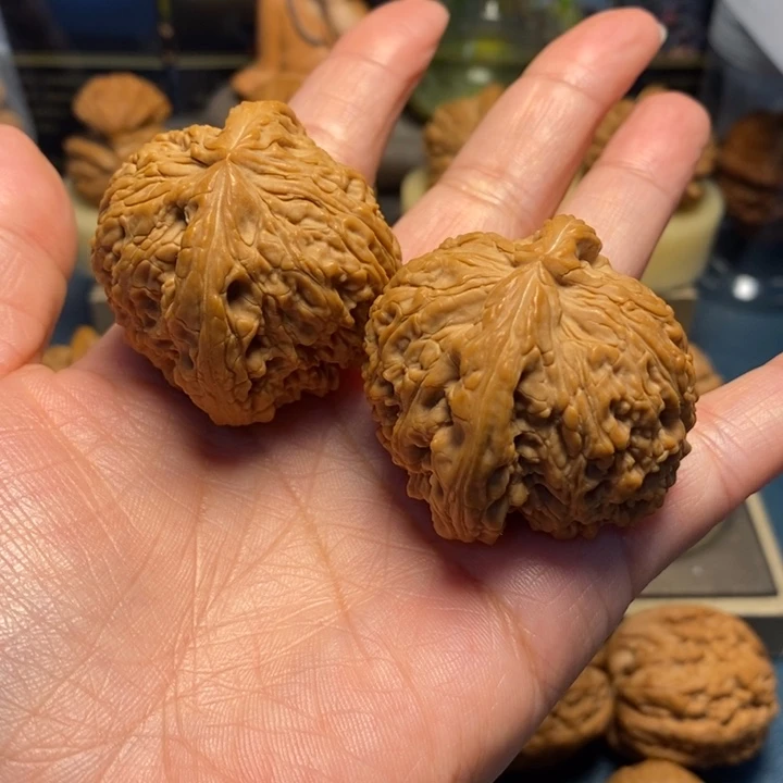 【闪购商品】把件文玩核桃南疆石