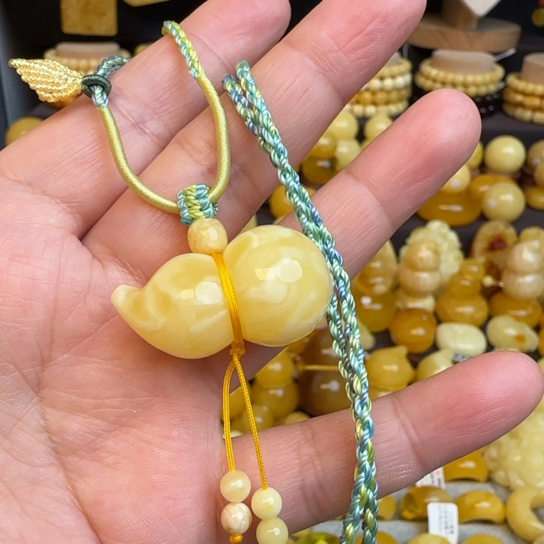 琥珀未镶嵌套链 天然白花蜜蜡葫芦吊坠5.46克