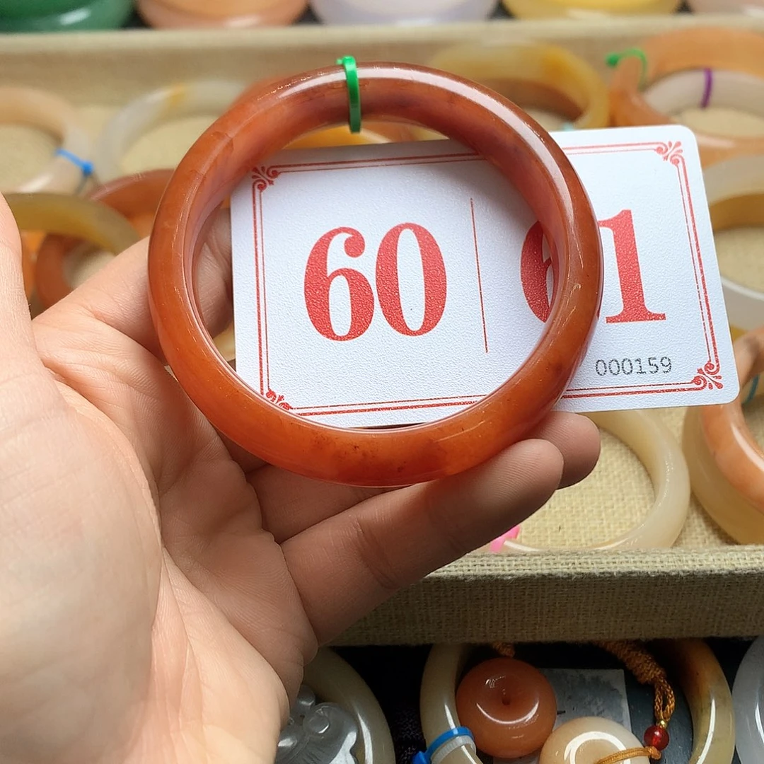 未镶嵌石英质玉（黄龙玉）手镯