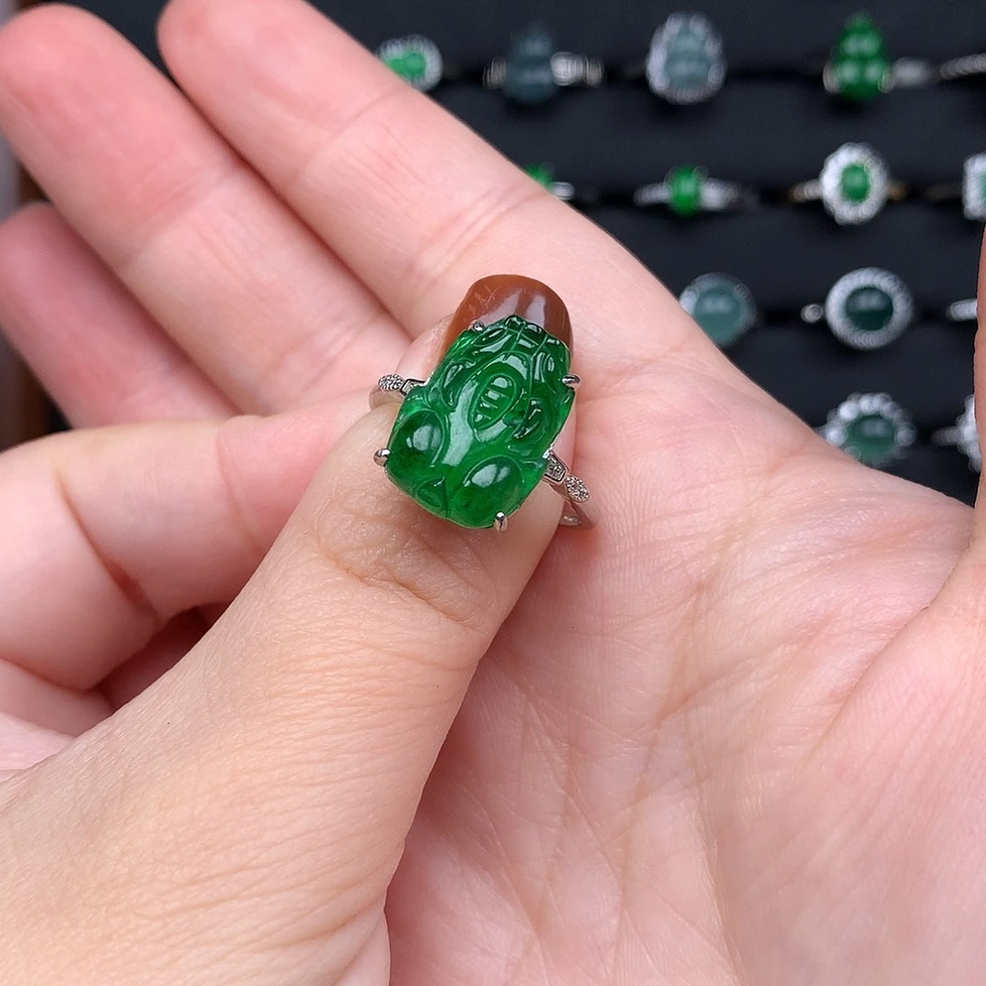 蜘***蛋翡翠银S925镶嵌戒指