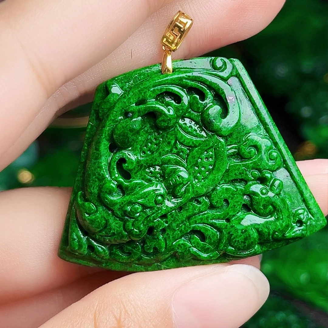 颈饰18K金镶嵌翡翠多样性