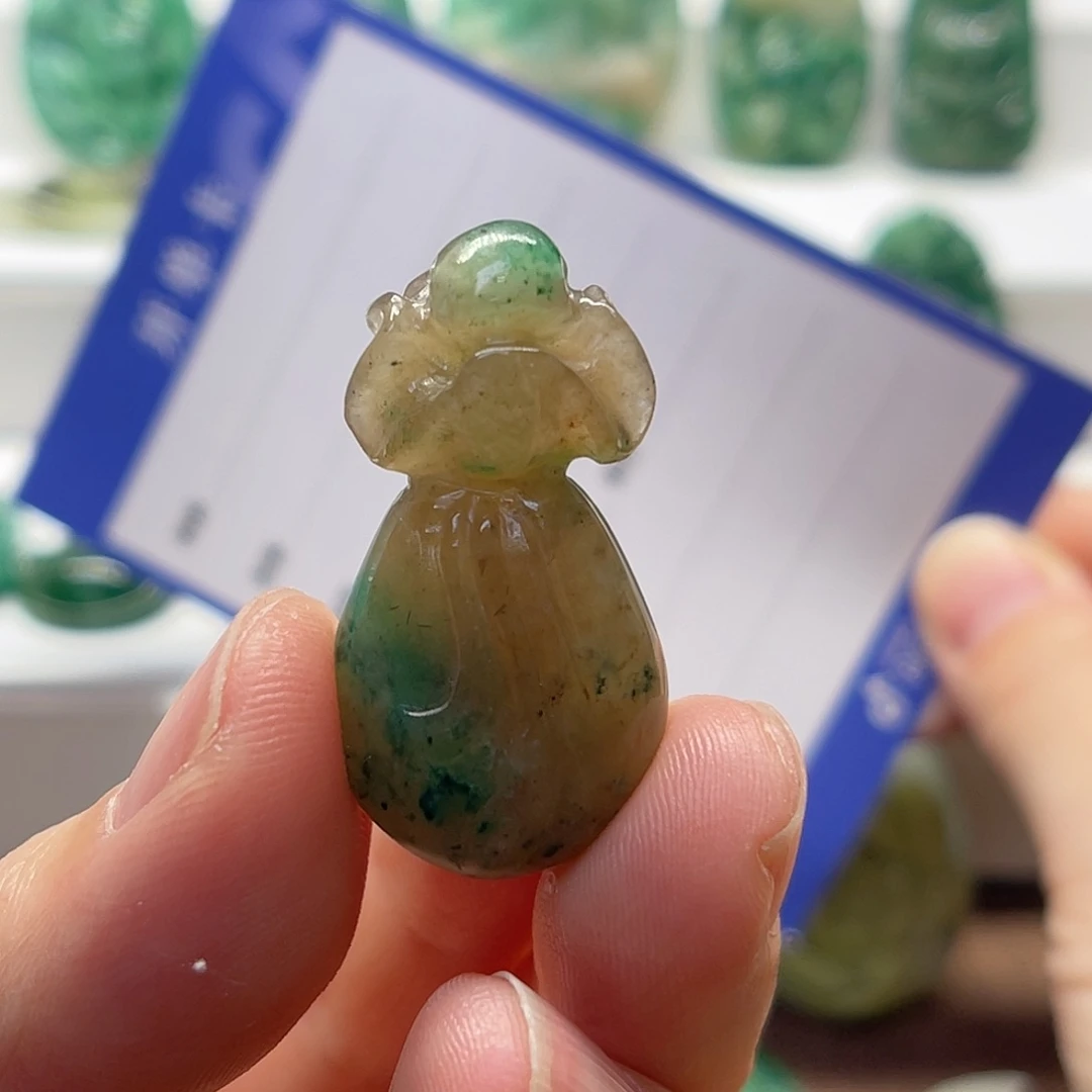 独山玉未镶嵌颈饰