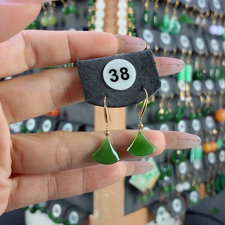 和田玉18K金镶嵌耳饰