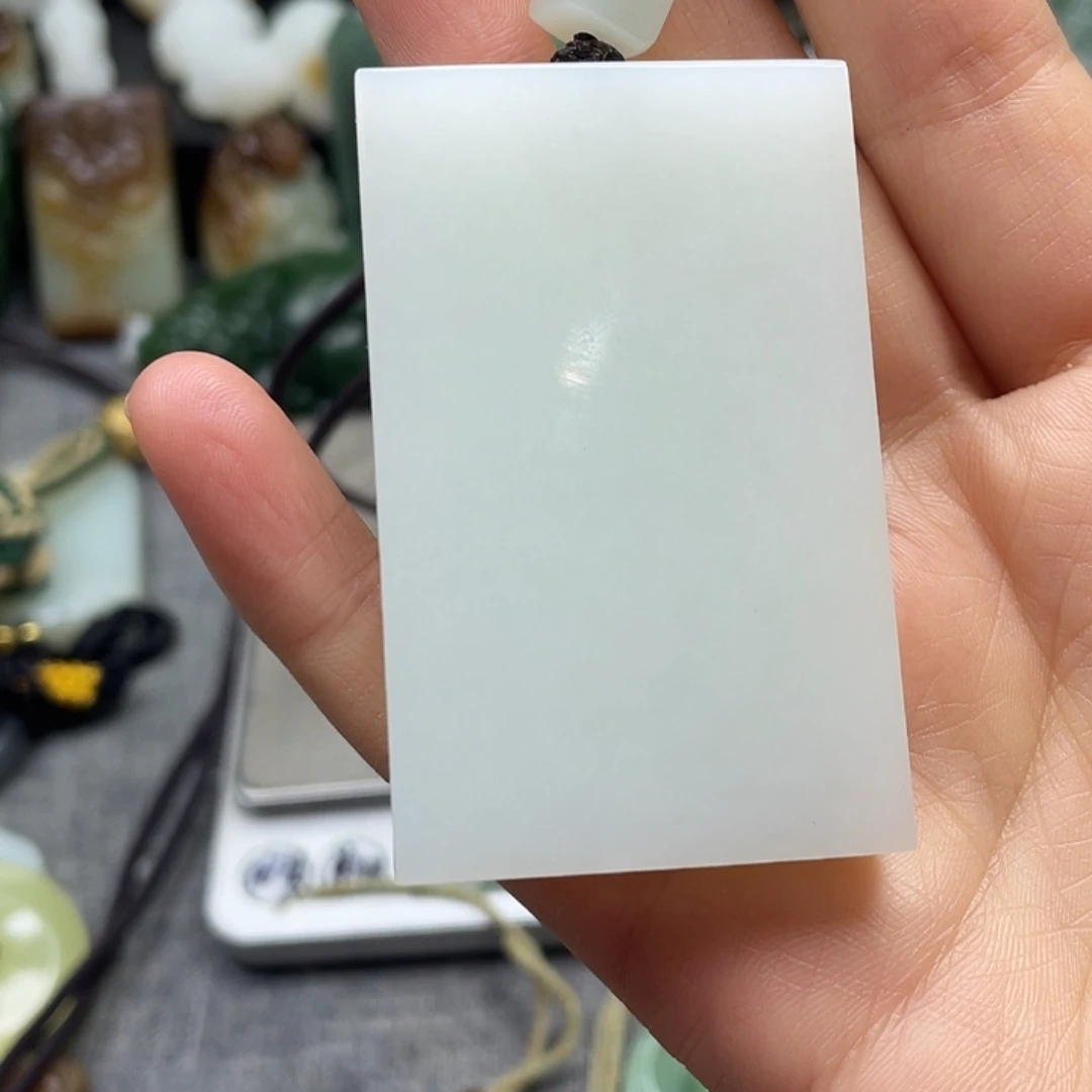 颈饰未镶嵌和田玉（糖玉）迷**林