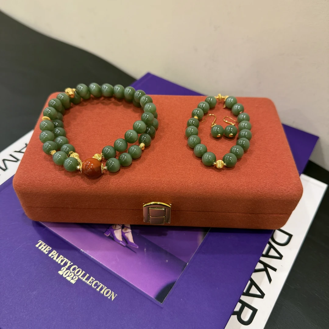 壹屿珠宝     111031   18 K金配件和田玉传世级套装