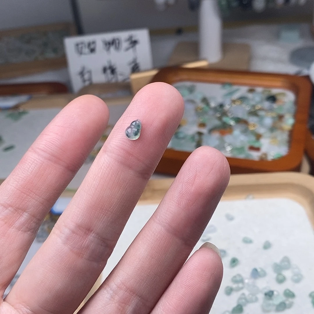 翡翠颈饰未镶嵌?*k葫芦