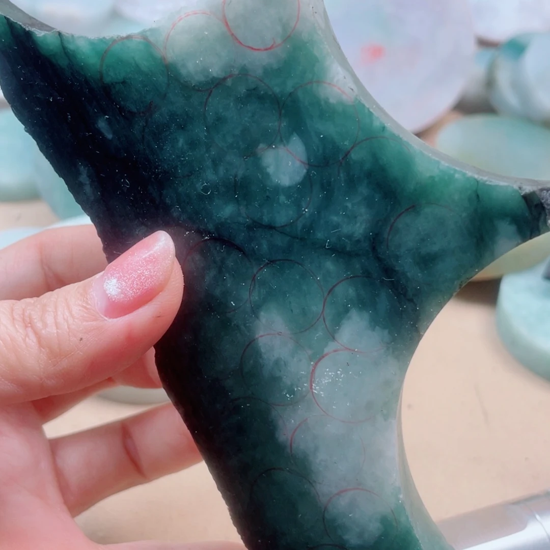 翡翠未镶嵌颈饰015……