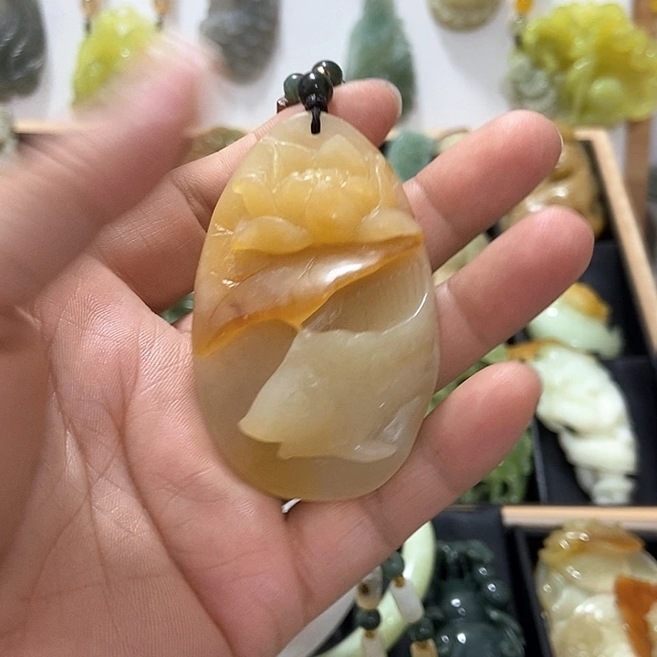 蛇纹石玉未镶嵌颈饰