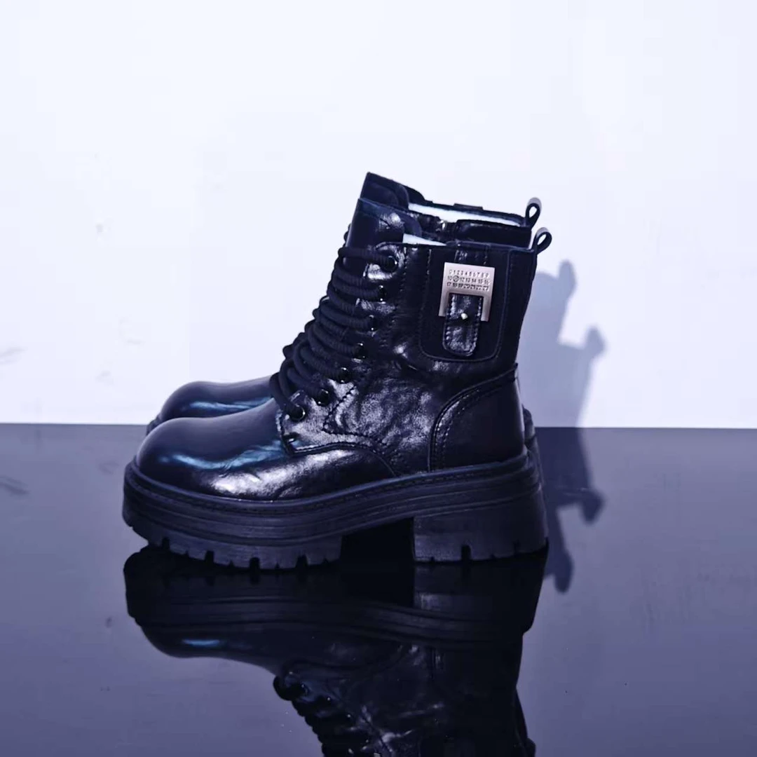 厚底轻奢时尚舒适潮流百搭爆款马丁靴815