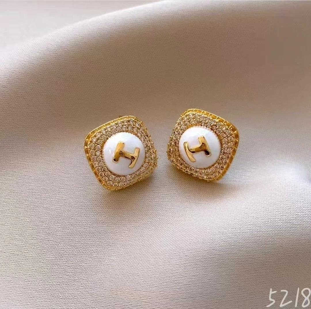 铜合金耳饰 【新品上新季】高奢小香风耳钉直针【1.8厘米】A22