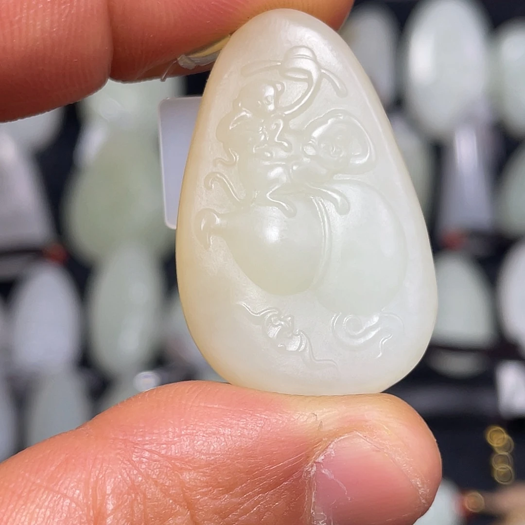 和田玉未镶嵌颈饰吊坠