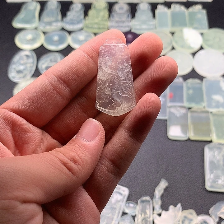 未镶嵌岫玉颈饰九尾狐