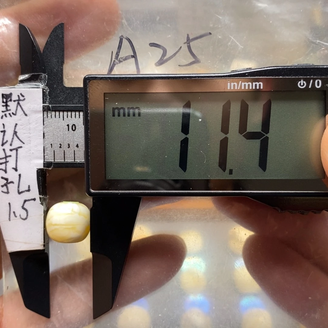 蜜蜡裸石未镶嵌瓷白妖花虎皮纹搭配9到10的老型手串