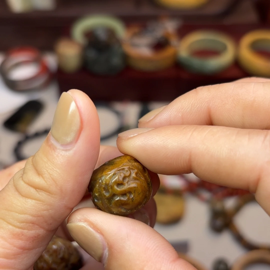 岫岩河磨玉（透闪石质玉）颈饰未镶嵌