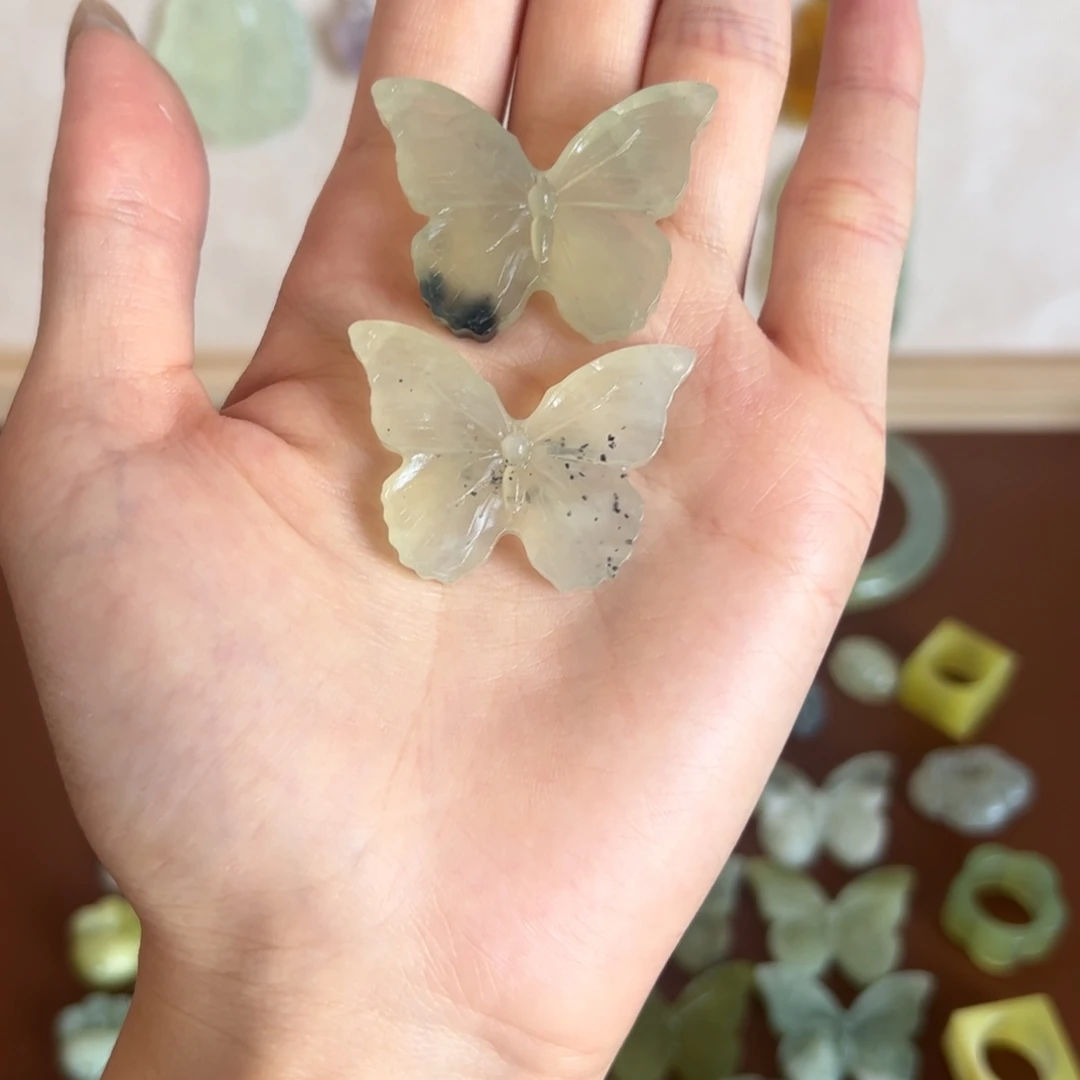 蛇纹石玉未镶嵌颈饰天然岫玉蝴蝶吊坠