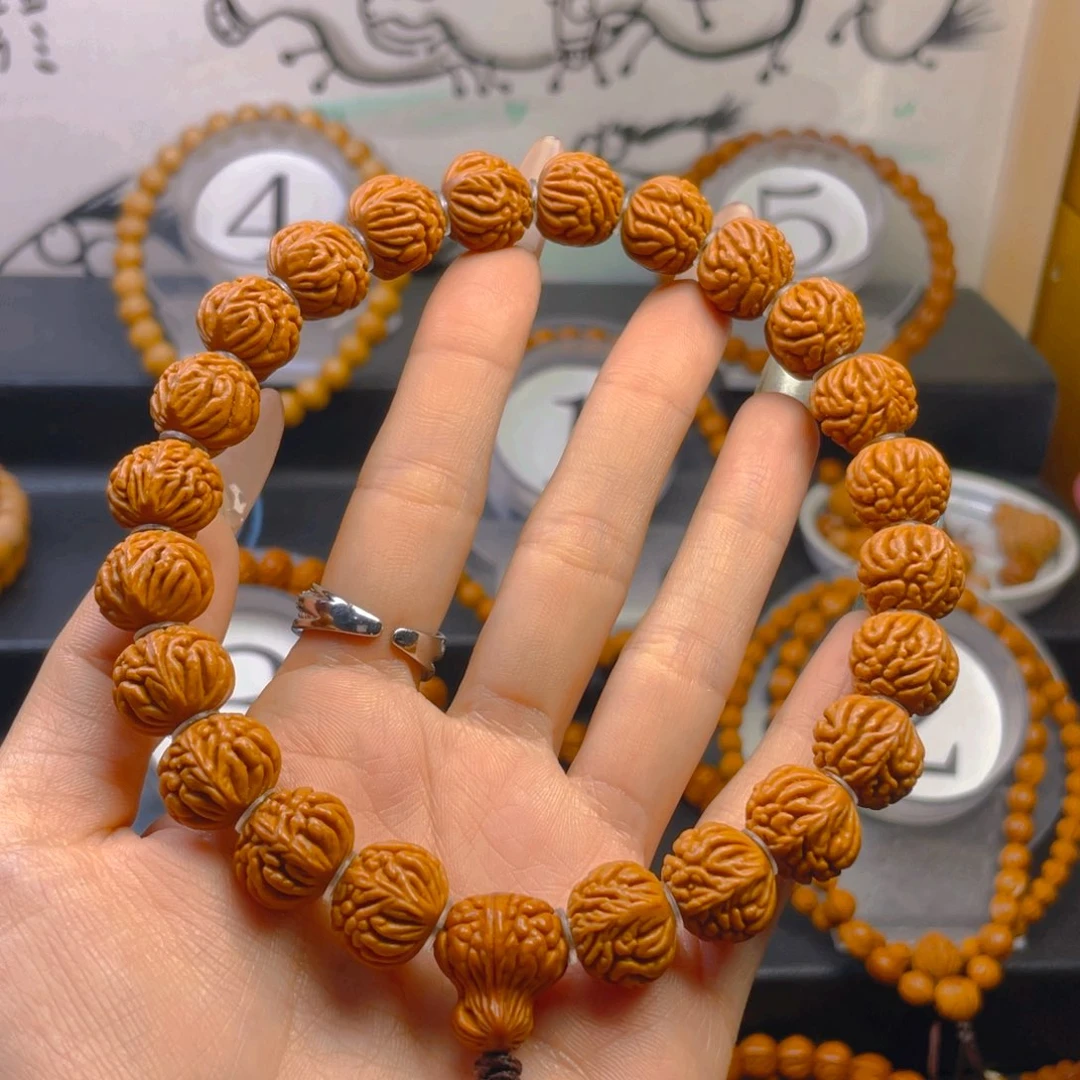 桃核吊坠1.444444444444