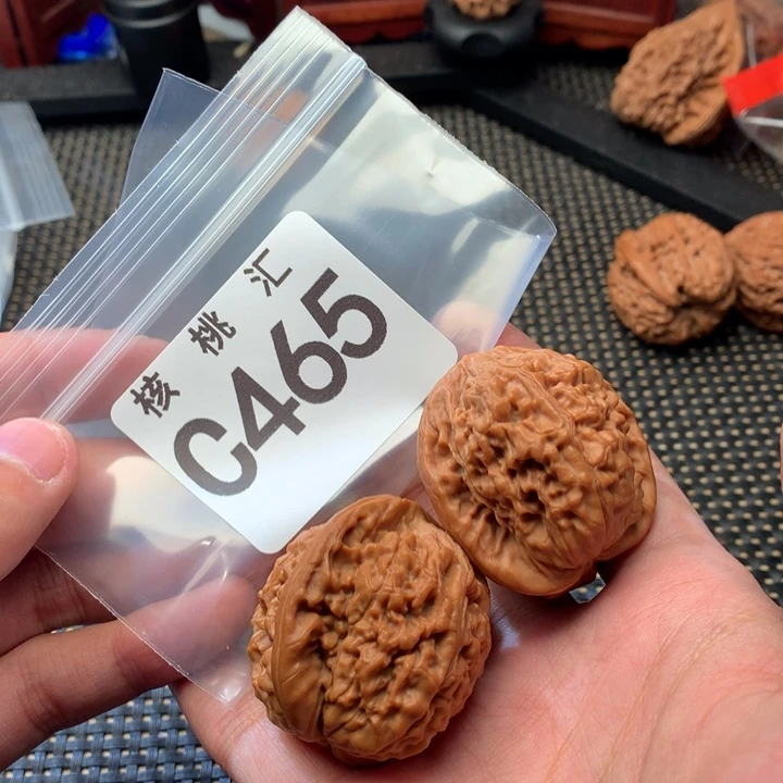 文玩核桃吊坠莲花