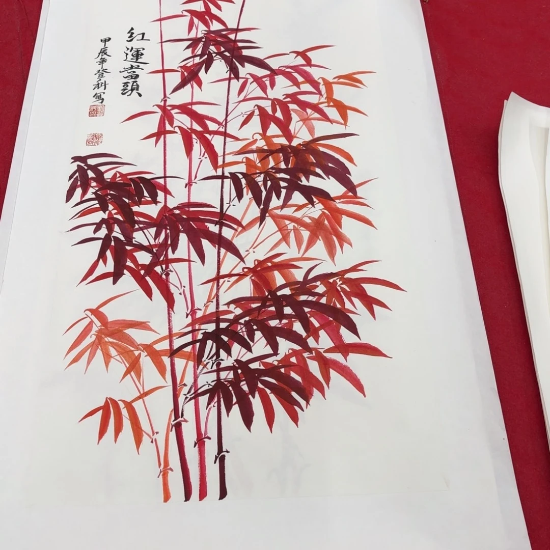 国画花鸟等图案为一体而得