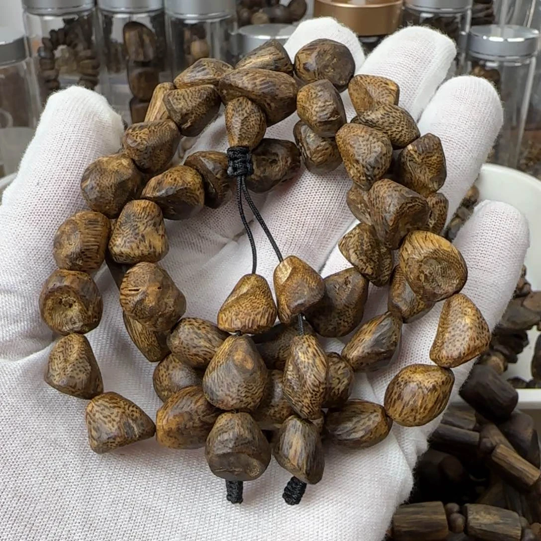 沉香手串福***祥海南白棋树丁包头三圈款33克