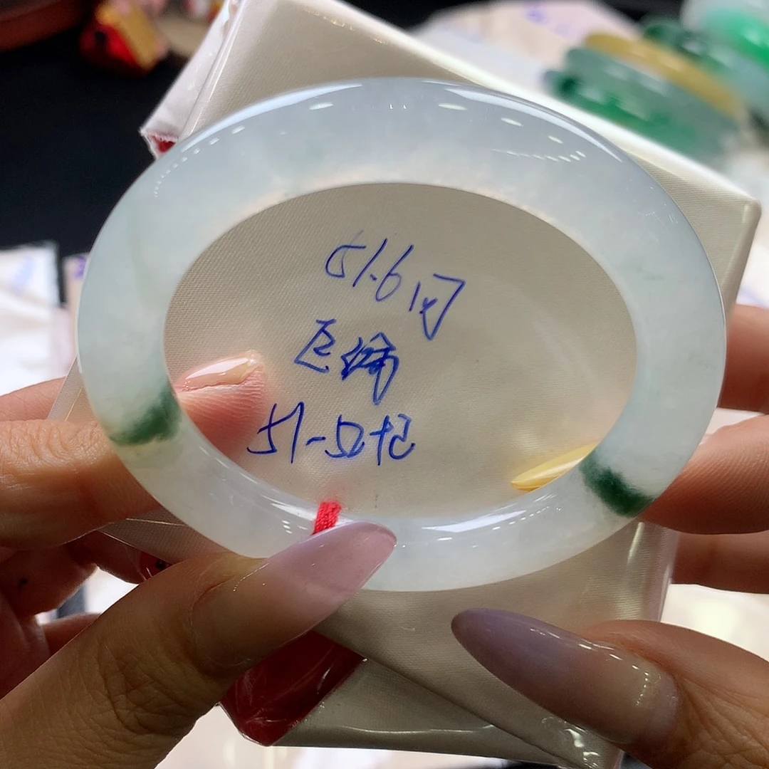 翡翠未镶嵌手镯51.6圆特漏