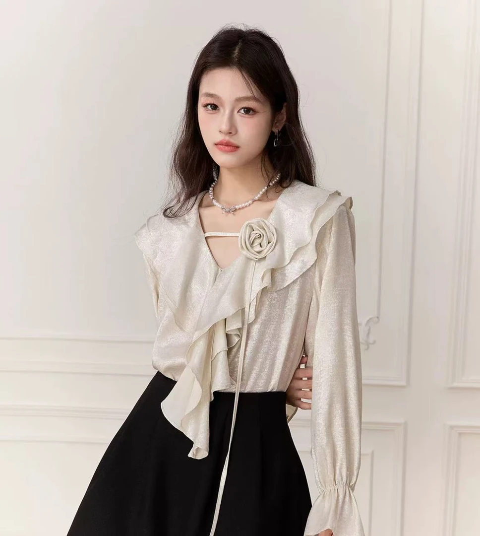 荷叶V领衬衫女春季2025新款小香风气质设计感喇叭袖口上衣