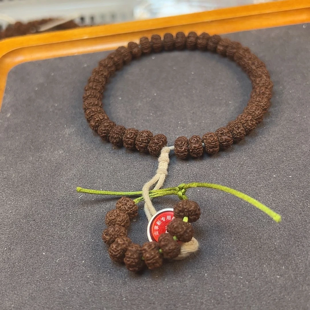 梦***年金刚菩提吊坠手持