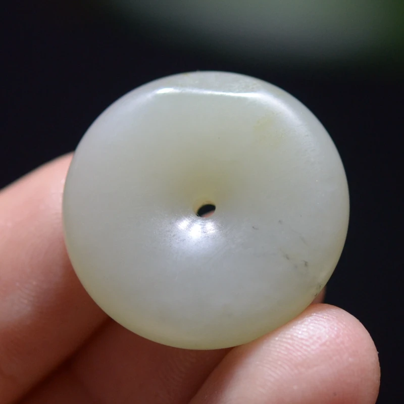 10.7g 新疆和田玉洒金皮老熟油糯白玉籽料平安扣挂件