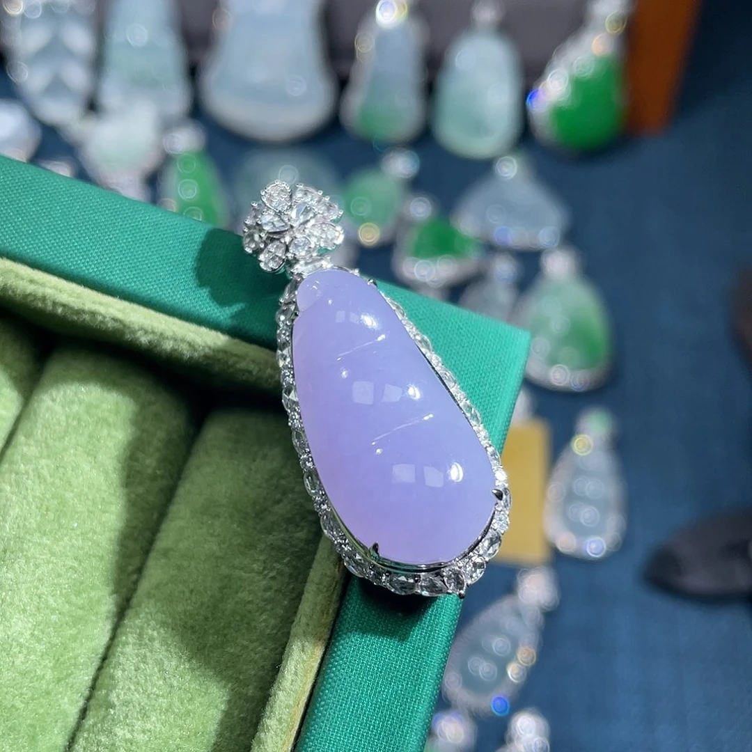 翡翠18K金镶嵌颈饰紫豆