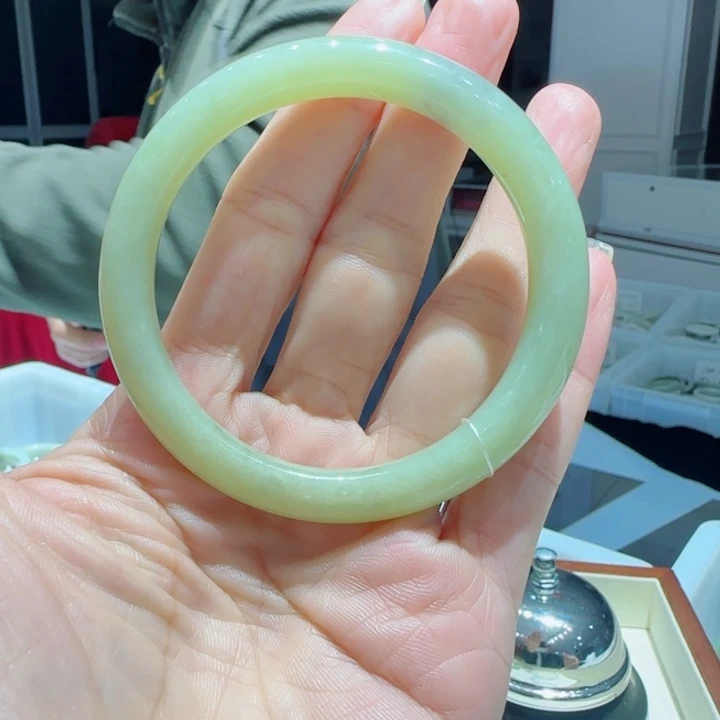 D****和田玉未镶嵌手镯623