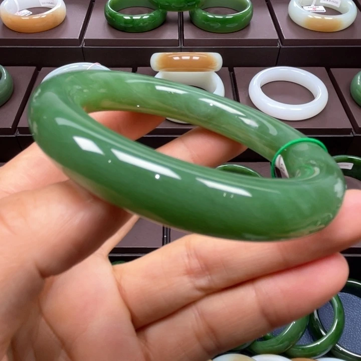 和田玉未镶嵌手镯