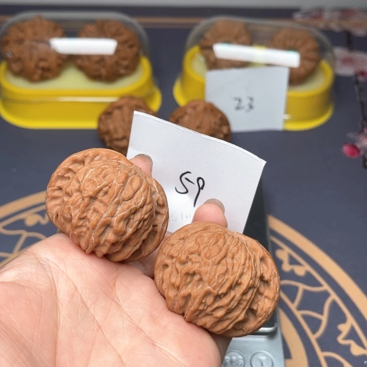 文玩核桃把件42.8磨盘