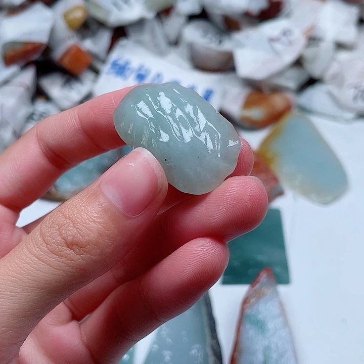 素***雅翡翠未镶嵌颈饰翡翠