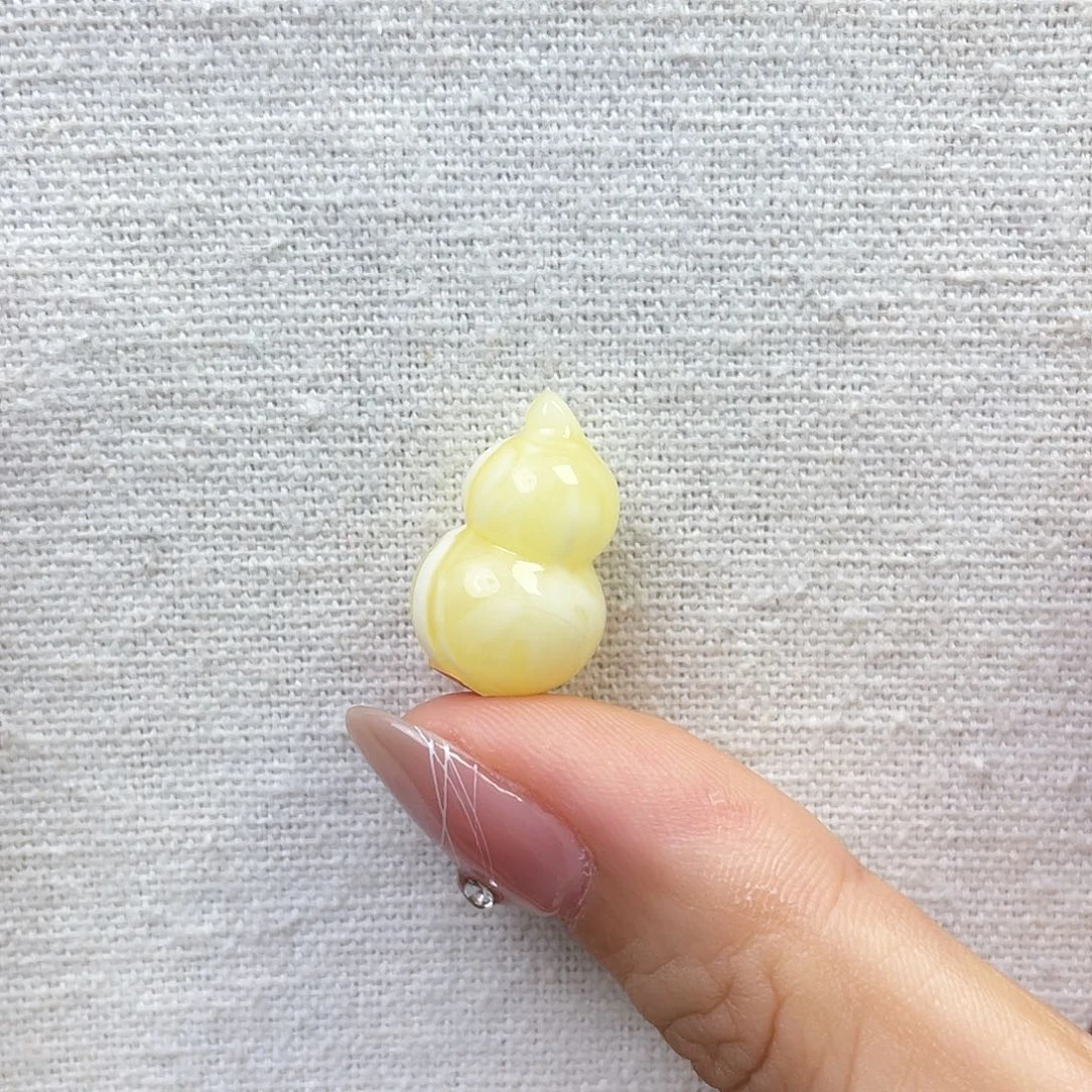 裸石琥珀未镶嵌葫芦