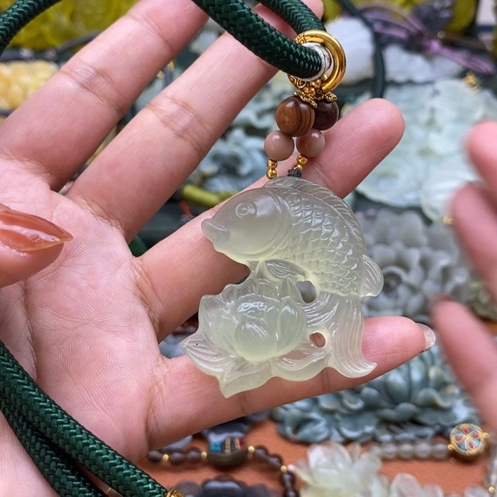 蛇纹石玉未镶嵌颈饰