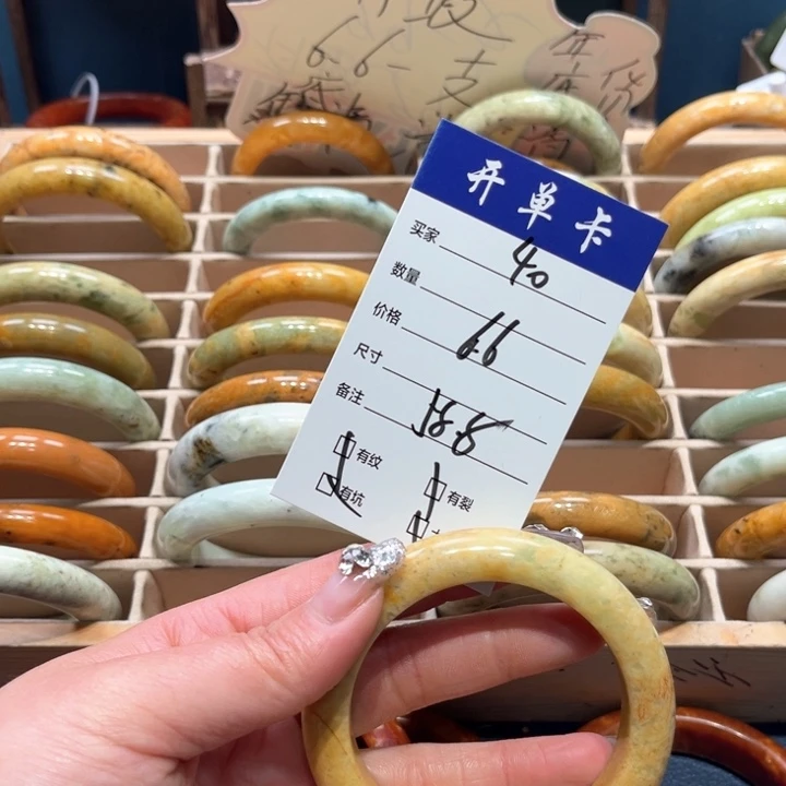 蛇纹石玉手镯未镶嵌?****花