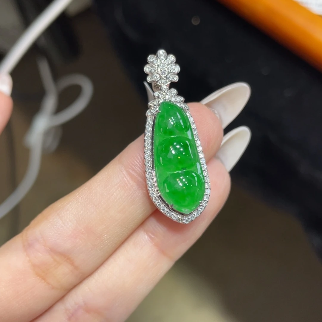 翡翠18K金镶嵌颈饰天然缅甸翡翠a货