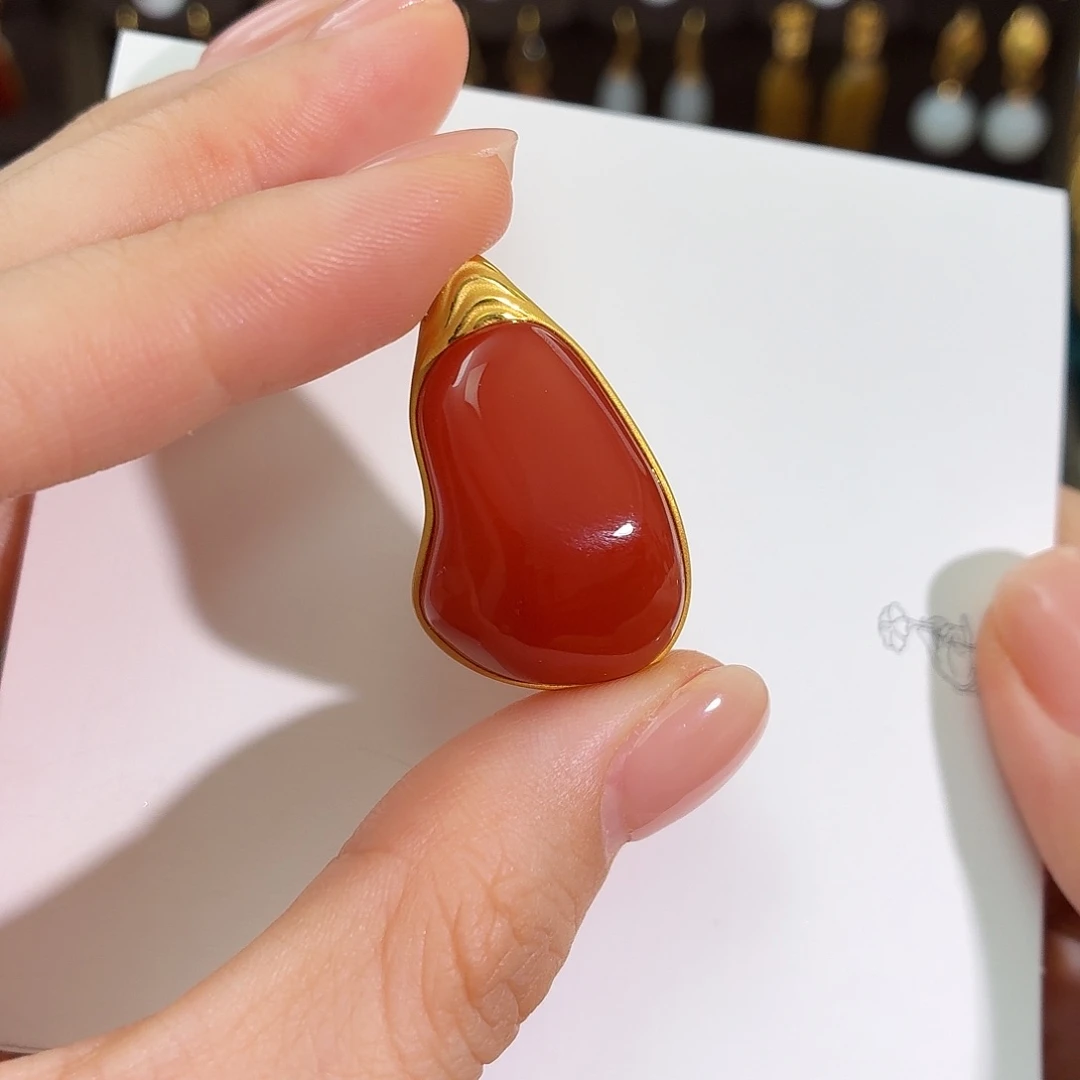 颈饰18K金镶嵌南红玛瑙