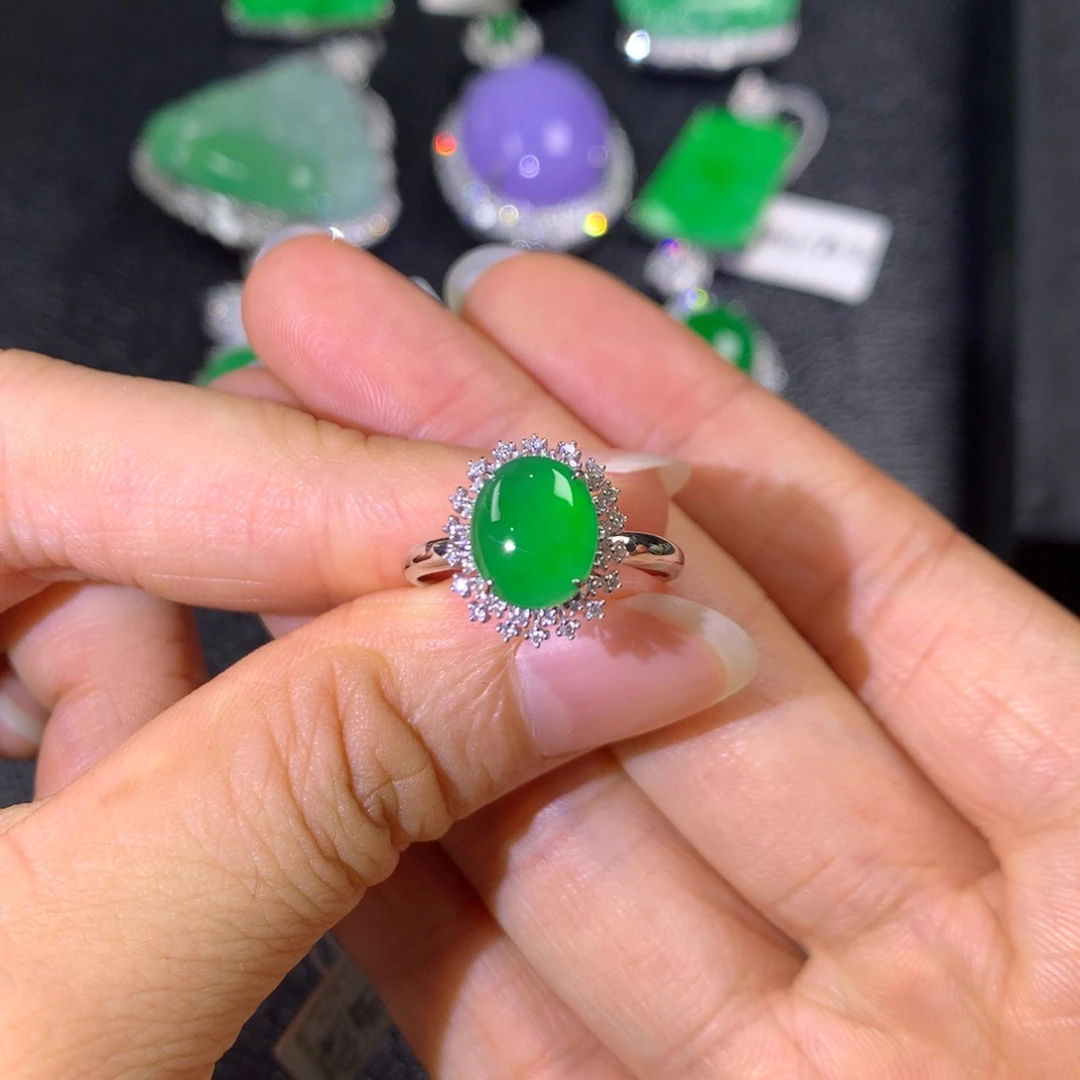 翡翠戒指18K金镶嵌翡翠