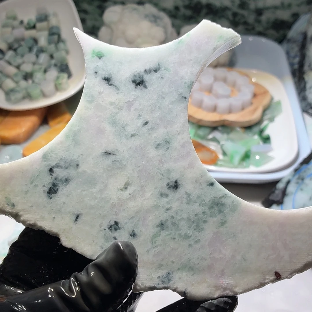 翡翠未镶嵌颈饰边角料