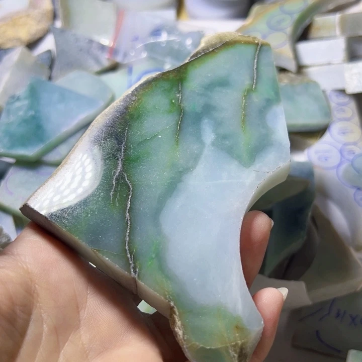 颈饰未镶嵌翡翠路****沈