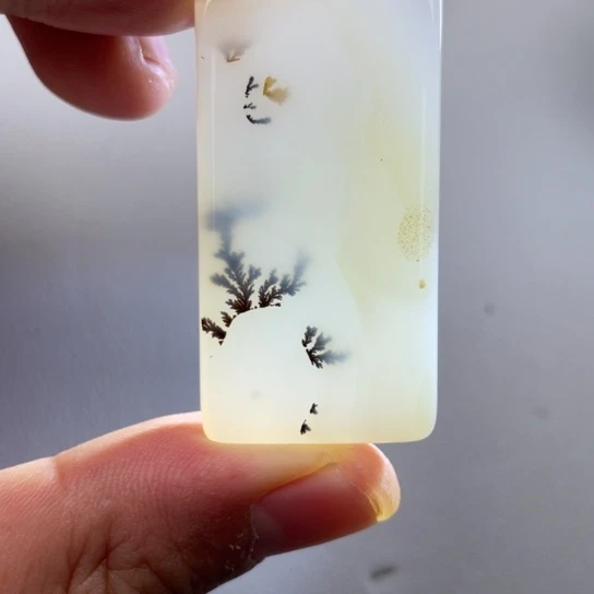 玛瑙/玉髓颈饰未镶嵌一*