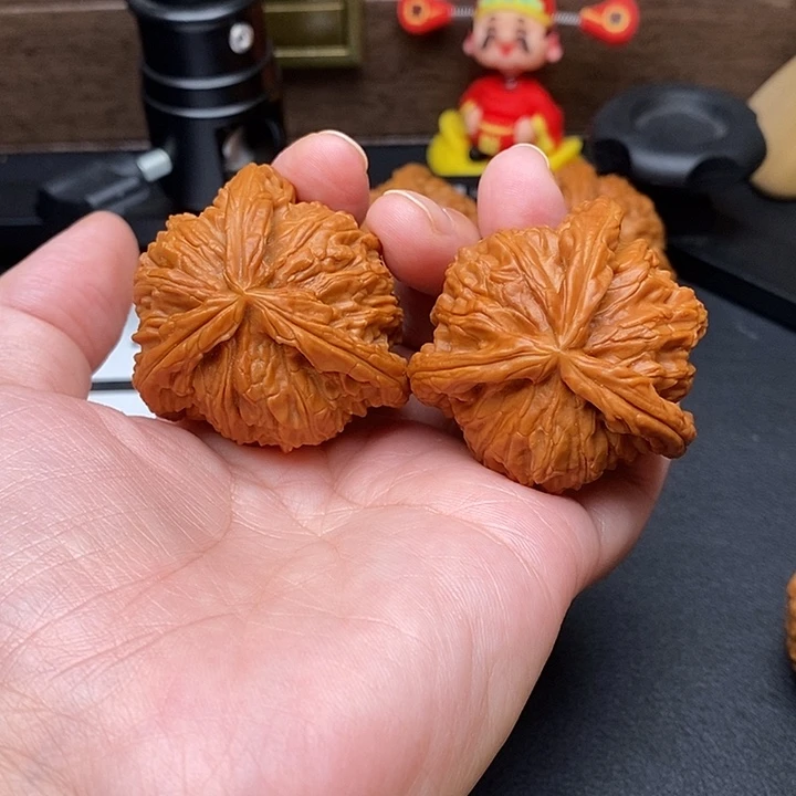小***铁文玩核桃把件白奔
