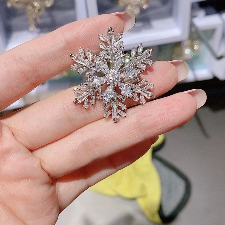 锆石铜合金旋转雪花胸针 锆石