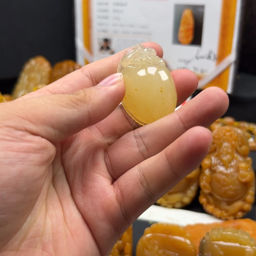 未镶嵌石英质玉（黄龙玉）黄龙玉