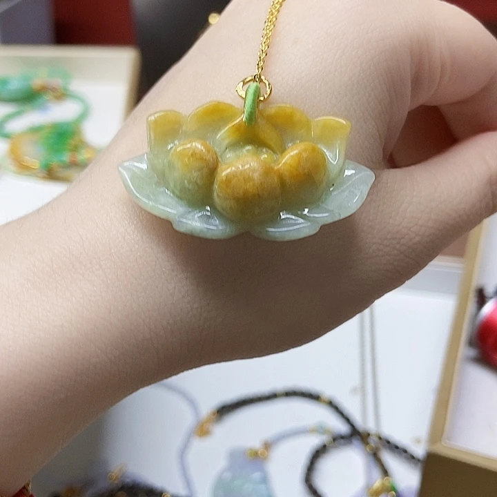 翡翠未镶嵌颈饰吊坠