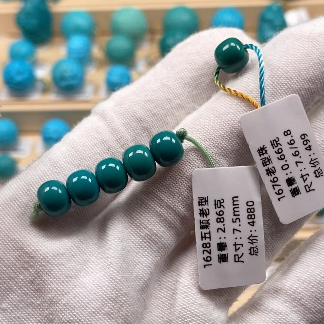 戈***绿松石未镶嵌精品原矿高瓷绿松石