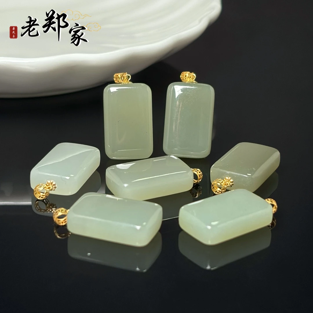 【老郑家】18k金镶和田玉无事牌吊坠 2569 多样性发一件约20*13*6mm