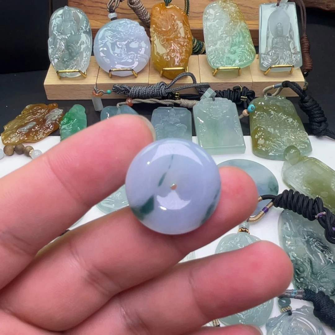 翡翠未镶嵌颈饰平安扣