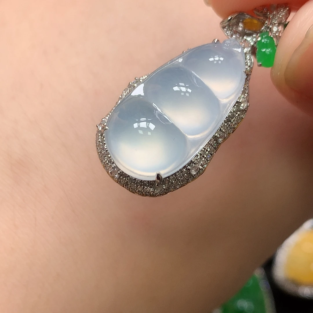 颈饰18K金镶嵌翡翠